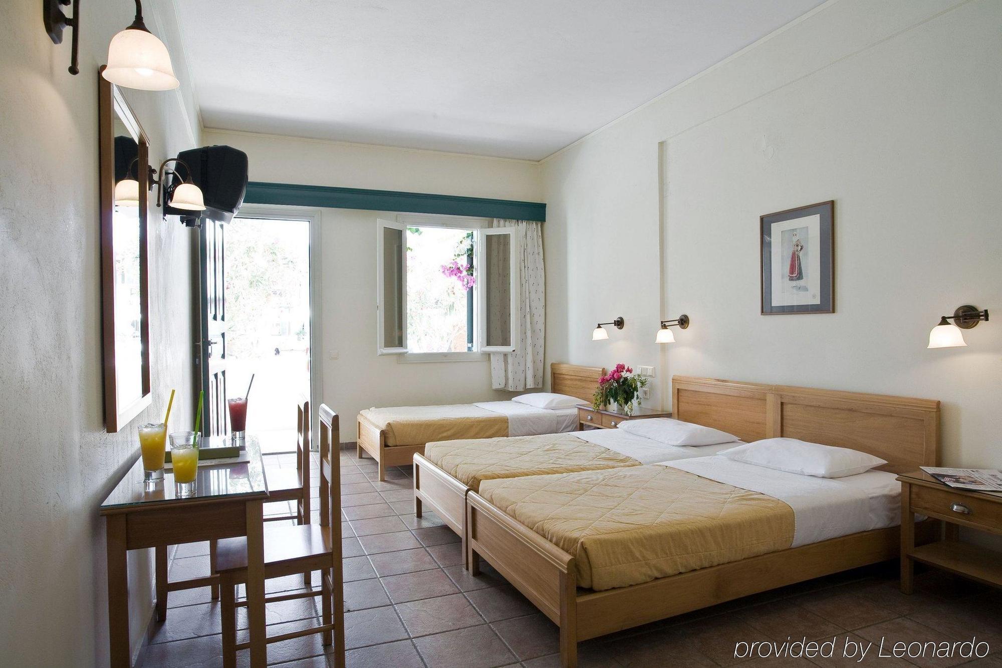 Rose Bay Hotel Kamari  Room photo